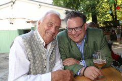 Günter Steinberg und Bernhard Schindler (re.), Sommerfest im Hofbräukeller in München 2022