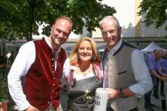 Manuel Rehbach, Silja Steinberg, Dr. Michael Möller (von li. nach re.), Sommerfest im Hofbräukeller am Wiener Platz in München 2023