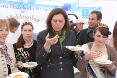 Ilse Aigner, Spargelanstich am Viktualienmakrt in München 2019