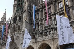 Rathaus, Beflaggung zum Tag der Befreiung von München vor 75 Jahren  2020