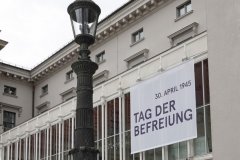Residenztheater München, Beflaggung zum Tag der Befreiung von München vor 75 Jahren  2020