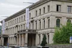 Hochschule für Musik und Theater, ehemaliger Führerbau, Beflaggung zum Tag der Befreiung von München vor 75 Jahren  2020