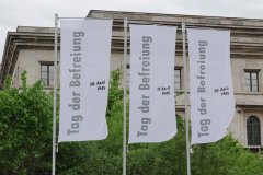 Hochschule für Musik und Theater, ehemaliger Führerbau, Beflaggung zum Tag der Befreiung von München vor 75 Jahren  2020