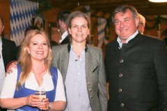 Kathja Risch, Christine und Lorenz Stiftl (von li. nach re.), CSU Veranstaltung auf der Truderinger Festwoche 2022