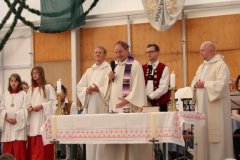 Gottesdienst im Festzelt bei der Truderinger Festwoche mit Pfarrer Rainer Maria Schießler am 22.5.2022