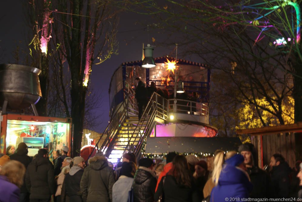 Weihnachtsmarkt auf der Alten Utting auf der Sendlinger Brücke in München .2018