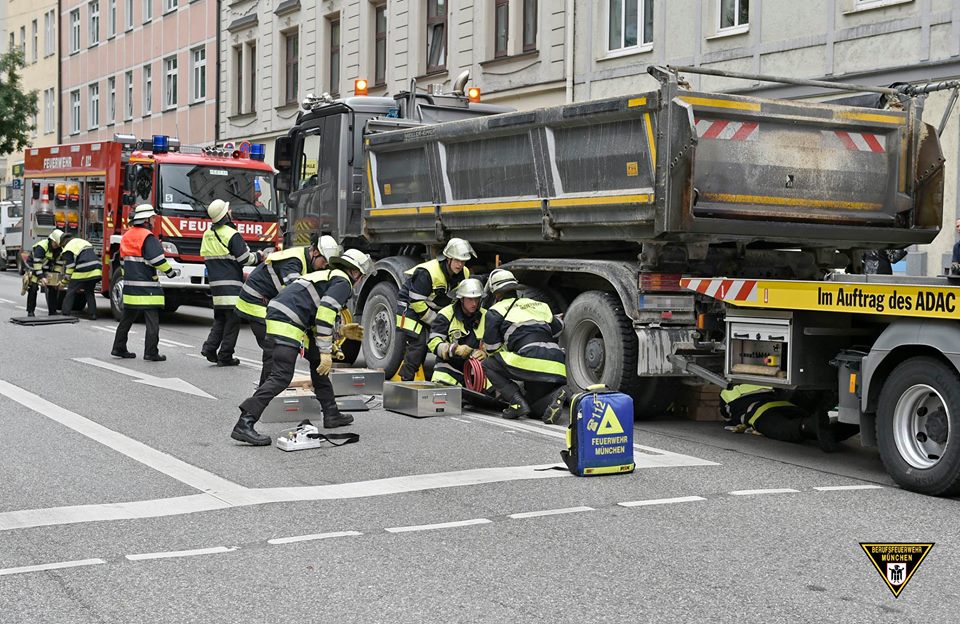 Verkehrsunfall Humboldstraße Quelle Foto Berufsfeuerwehr München