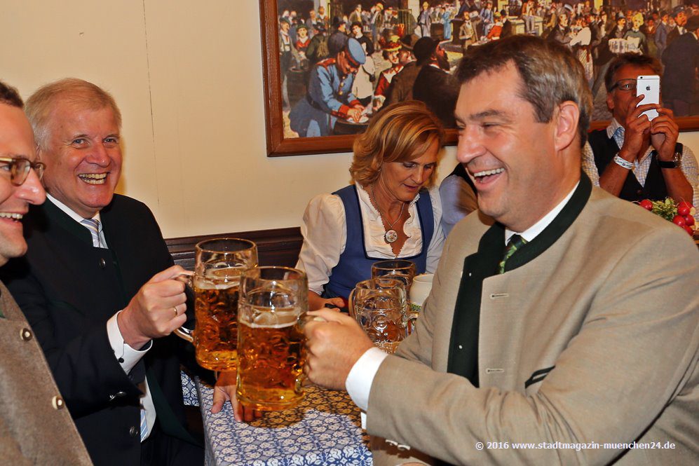 Ministerpräsident Horst Seehofer und Finanzminister Markus Söder im Hofbräu Festzelt