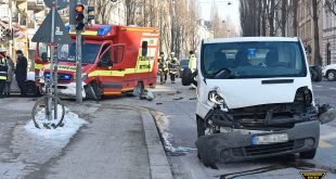Verkehrsunfall Lindwurmstraße mit Rettungswagen Berufsfeuerwehr München