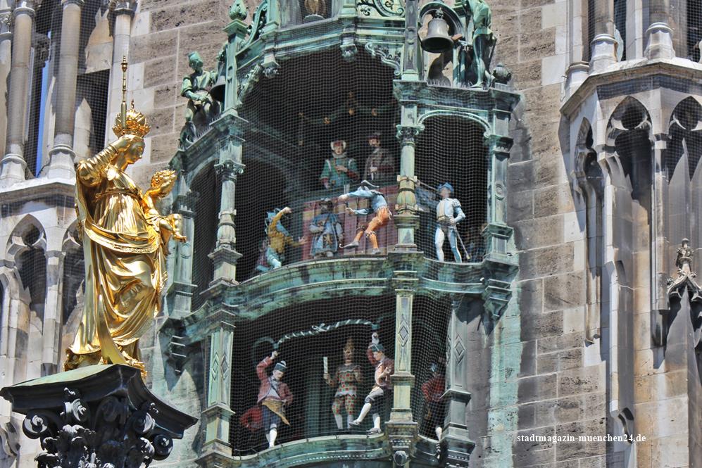 Glockenspiel mit Mariensäule Rathaus München