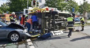 Unfall mit Rettungswagen Großhadern Quelle Foto Berufsfeuerwehr München