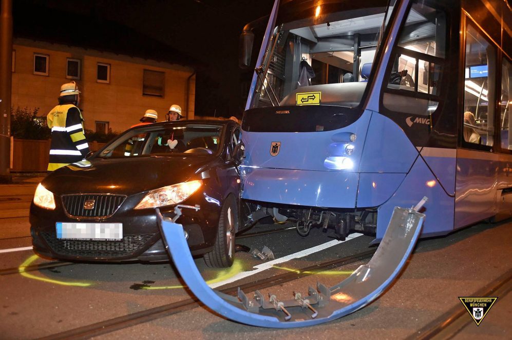 Verkehrsunfall mit Tram in München-Nymphenburg Quelle Foto Feuerwehr München 