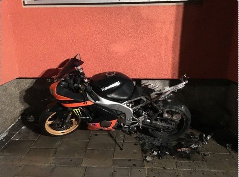 Motorrad in Giesing angezündet  Foto Polizei München