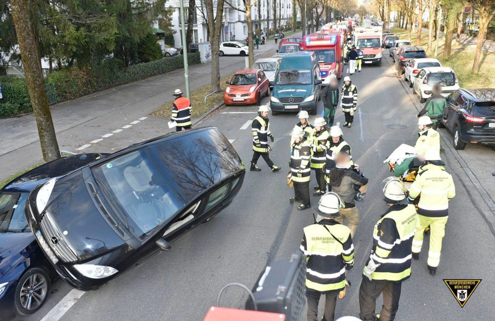 Verkehrsunfall Schönstraße Quelle Foto Feuerwehr München 