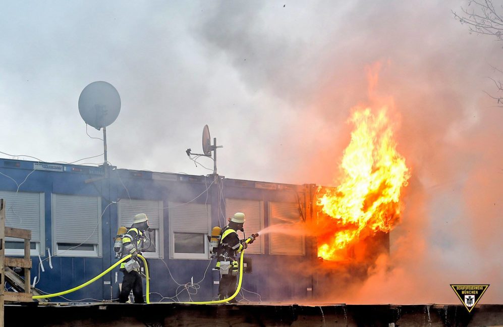 Wohncontainer auf Baustelle in Brand - Theresienhöhe München Quelle Foto Feuerwehr München