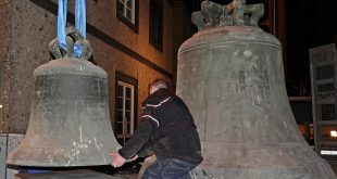 Zwei Glocken vom Alten Peter in München müssen in die Reparatur