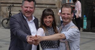 Stadtgründungsfest 2018- Bürgermeister Josef Schmid mit den Tanzmeistern Katharina Mayer und Magnus Kaindl