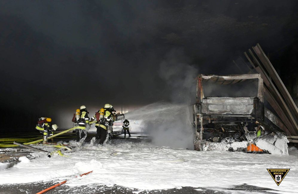 Flixbus im McGraw Graben in München Giesing ausgebrannt Quelle Foto Berufsfeuerwehr München 