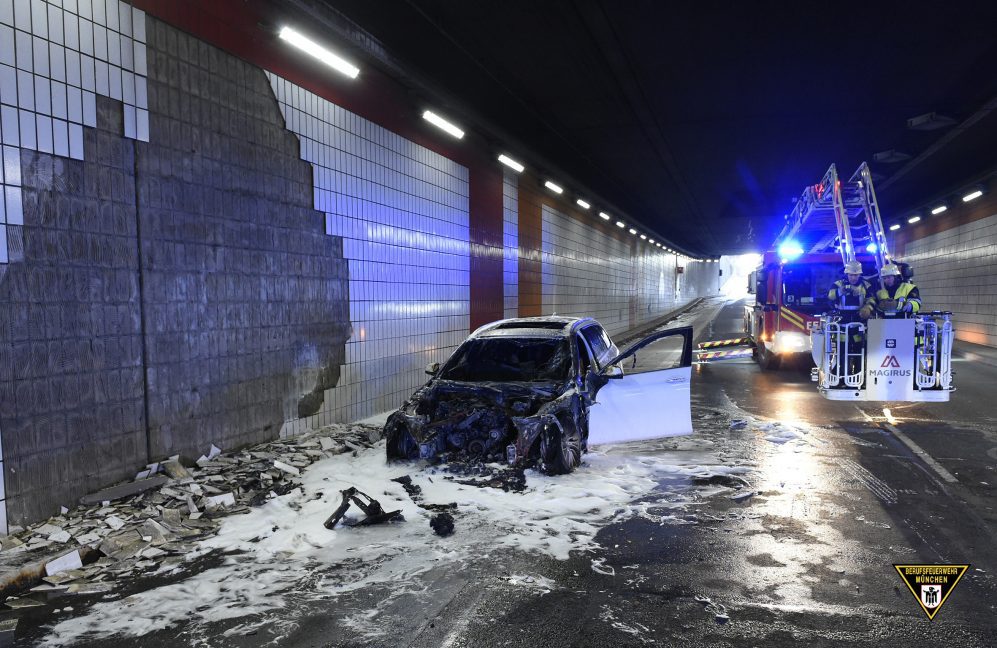Auto in Tunnel Landshuter Allee in München ausgebrannt