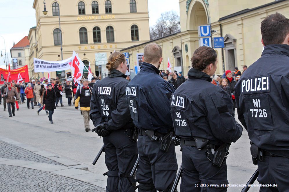 Demo gegen die Münchner Sicherheitskonferenz