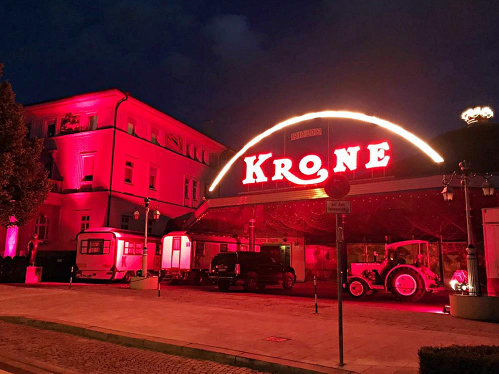 Circus Krone in Rot