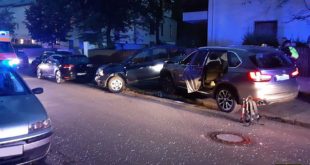 eCall meldet Unfall - 17-Jähriger ohne Führerschein fliegt mit BMW X5 aus der Kurve und prallt gegen Auto