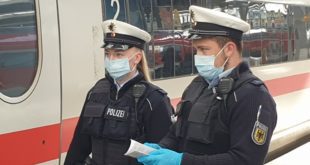 Bundespolizisten mit Masken auf dem Hauptbahnhof München