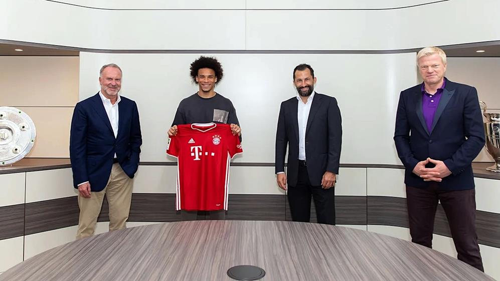 Leory Sané und FC Bayern Vorstand 