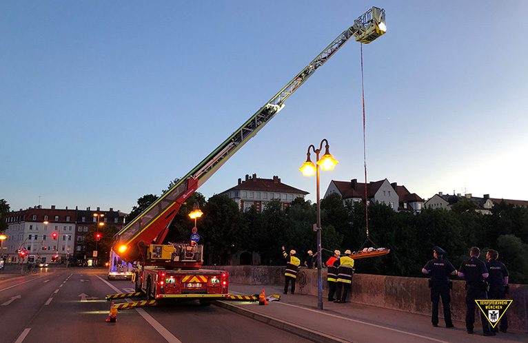 18-Jähriger stürzt von Wittelsbacher Brücke