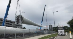 Anlieferung Rotoren für das zweite Windkraftwerk in München-Fröttmaning