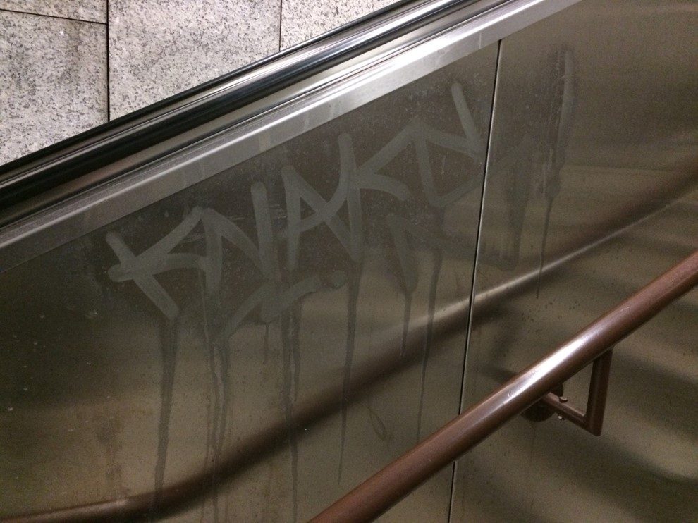 Ätzende Echting Graffiti in U-Bahn