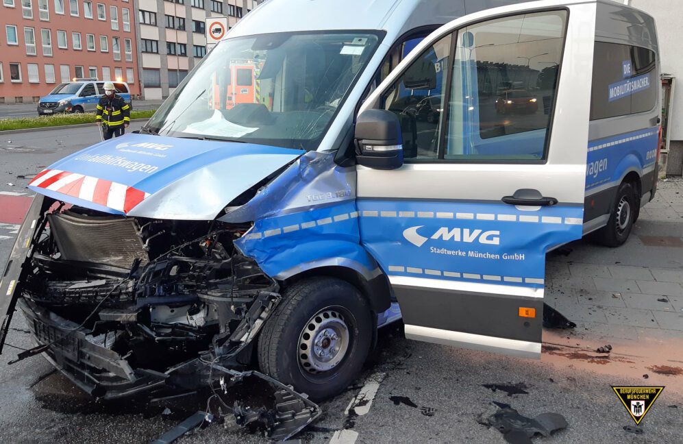 Unfallhilfswagen der MVG in Verkehrsunfall verwickelt 