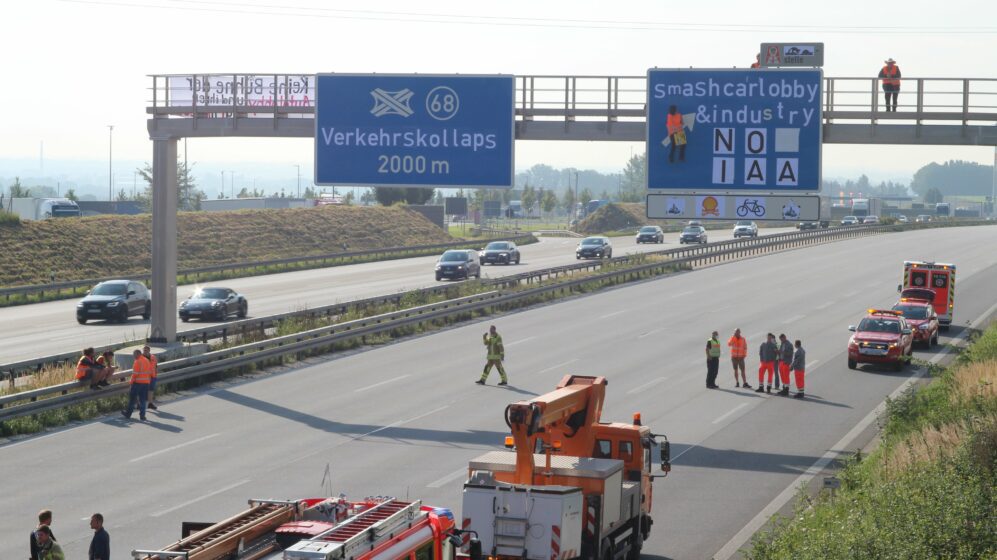 Protestaktion auf Autobahn A9 gegen IAA Mobility in Münchenh