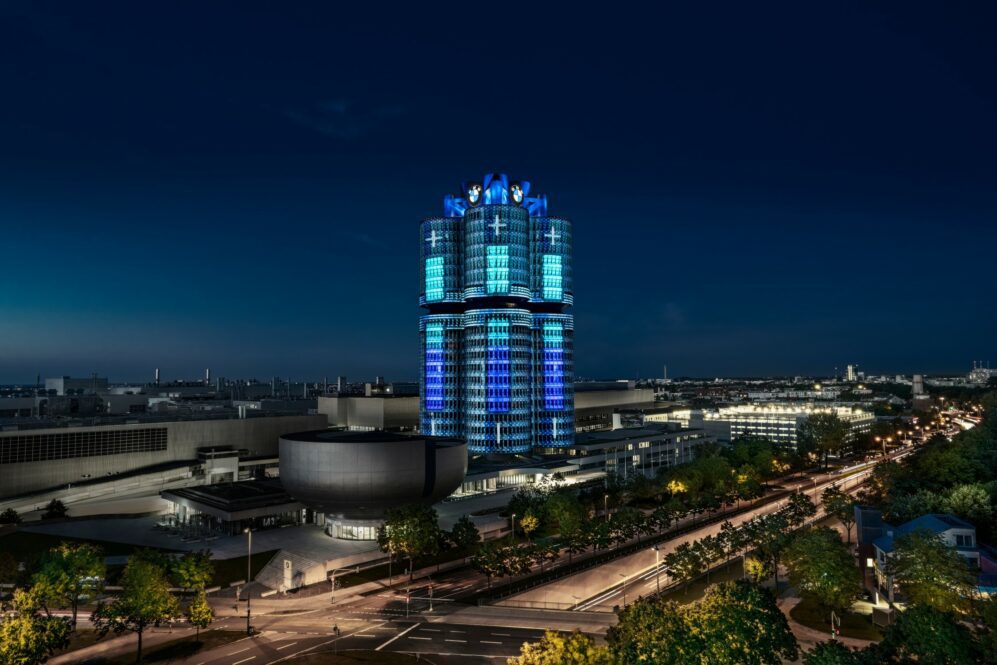 Lichtinstallation BMW Hochhaus in München zur IAA Mobility