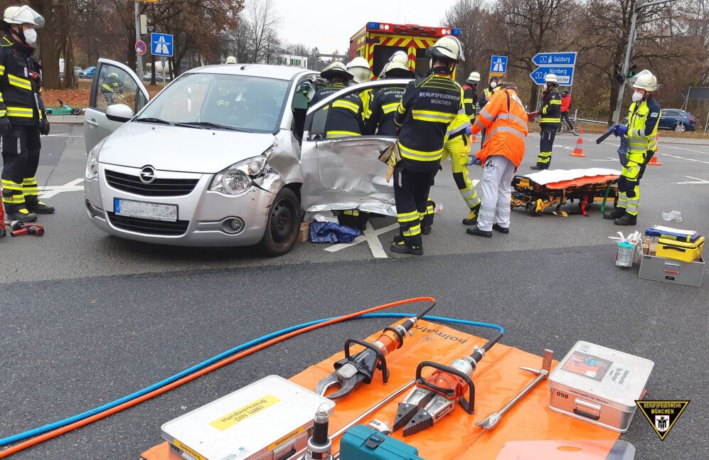 Verkehrsunfall mit Rettungswagen im Einsatz