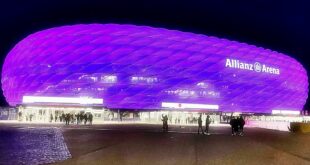 Allianz Arena in lila