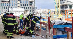 Bauarbeiter stürzt in Tiefe
