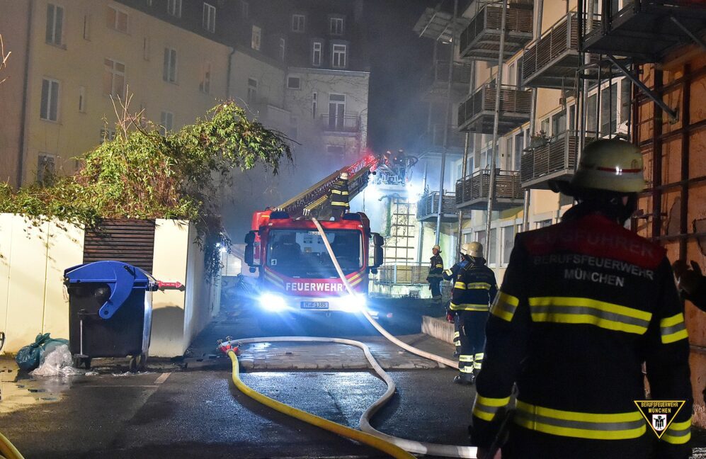 70 Feuerwehrmänner bei Brand in Obergiesing im Einsatz