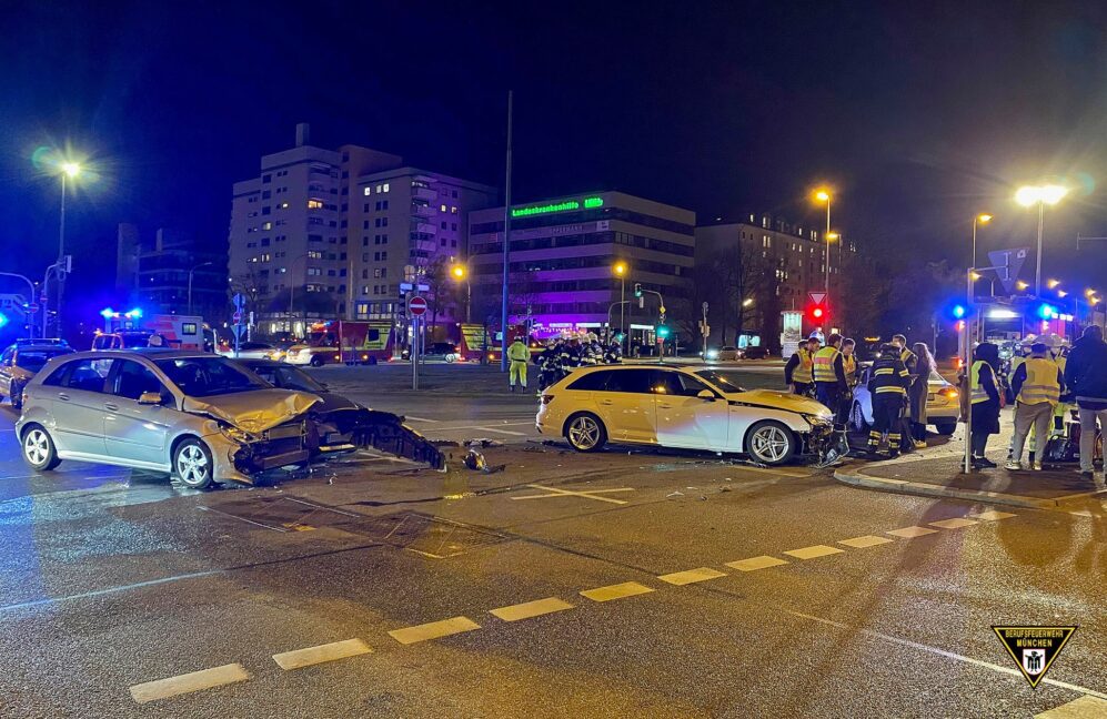 Verkehrunfall mit vier beteiligten Autos
