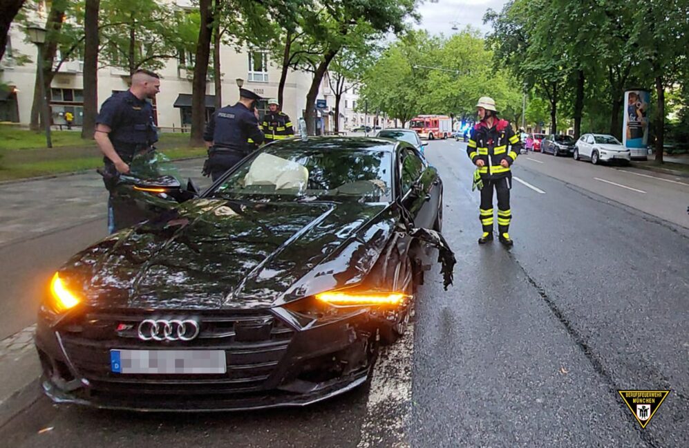 Bekiffter 21-Jähriger crasht mit Audi S7 mehrere Autos 