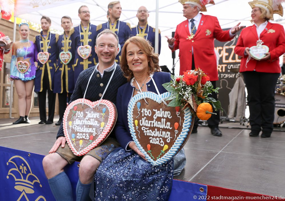 Narrhalla Prinzenpaar 2023, Steve I. und Ulrike I., am 11.11. auf dem Viktualienmarkt München vorgestellt