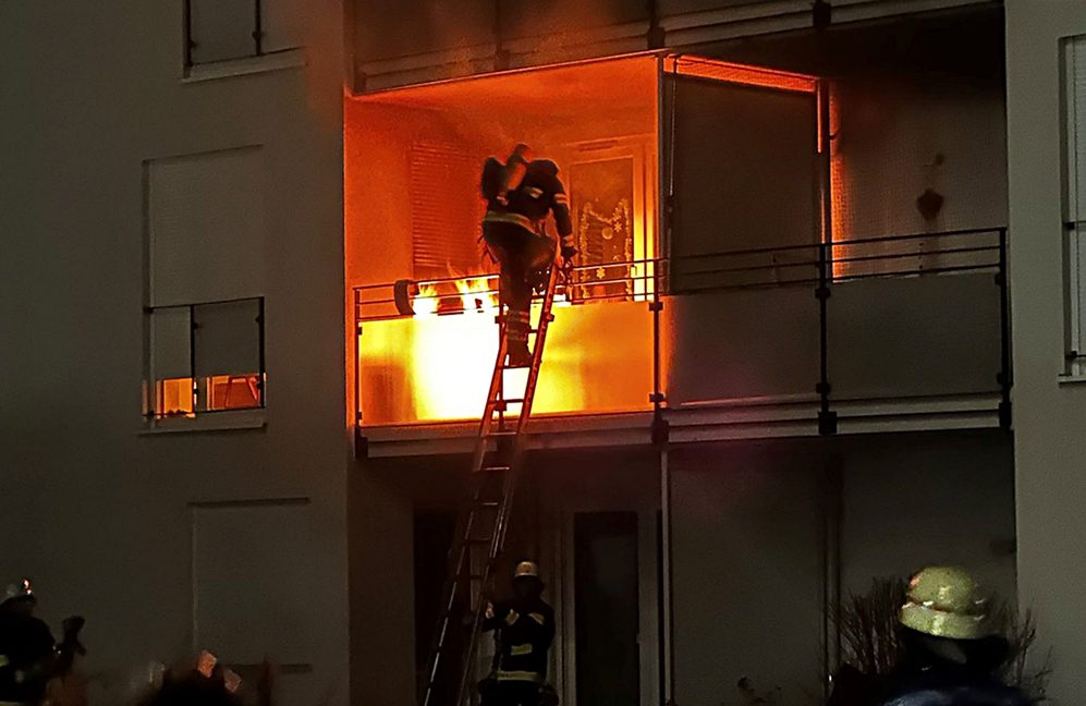 Wohnungsbrand durch Feuerwerksköper in München Quelle Foto Feuerwehr München